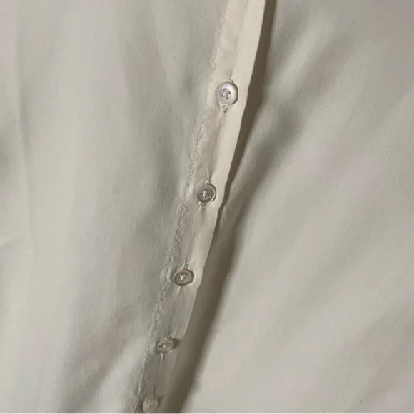 Elegant 100% Silk Button-up Blouse Handcrafted in Italy - Picture 2 of 7